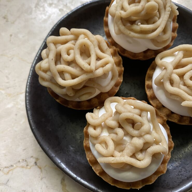 ホームメイドのマロンクリームでタルト